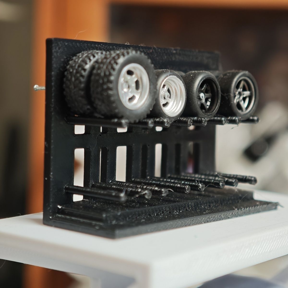 3D Printed Plastic Tyre Displa - 3D Printing Table บทวิจารณ์และราคา